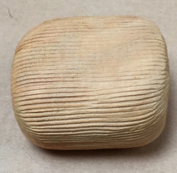 Holzdöseli massiv, gross, geschnitzt
